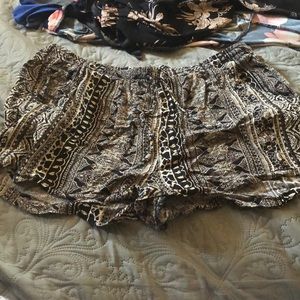 Patterned Bermuda shorts